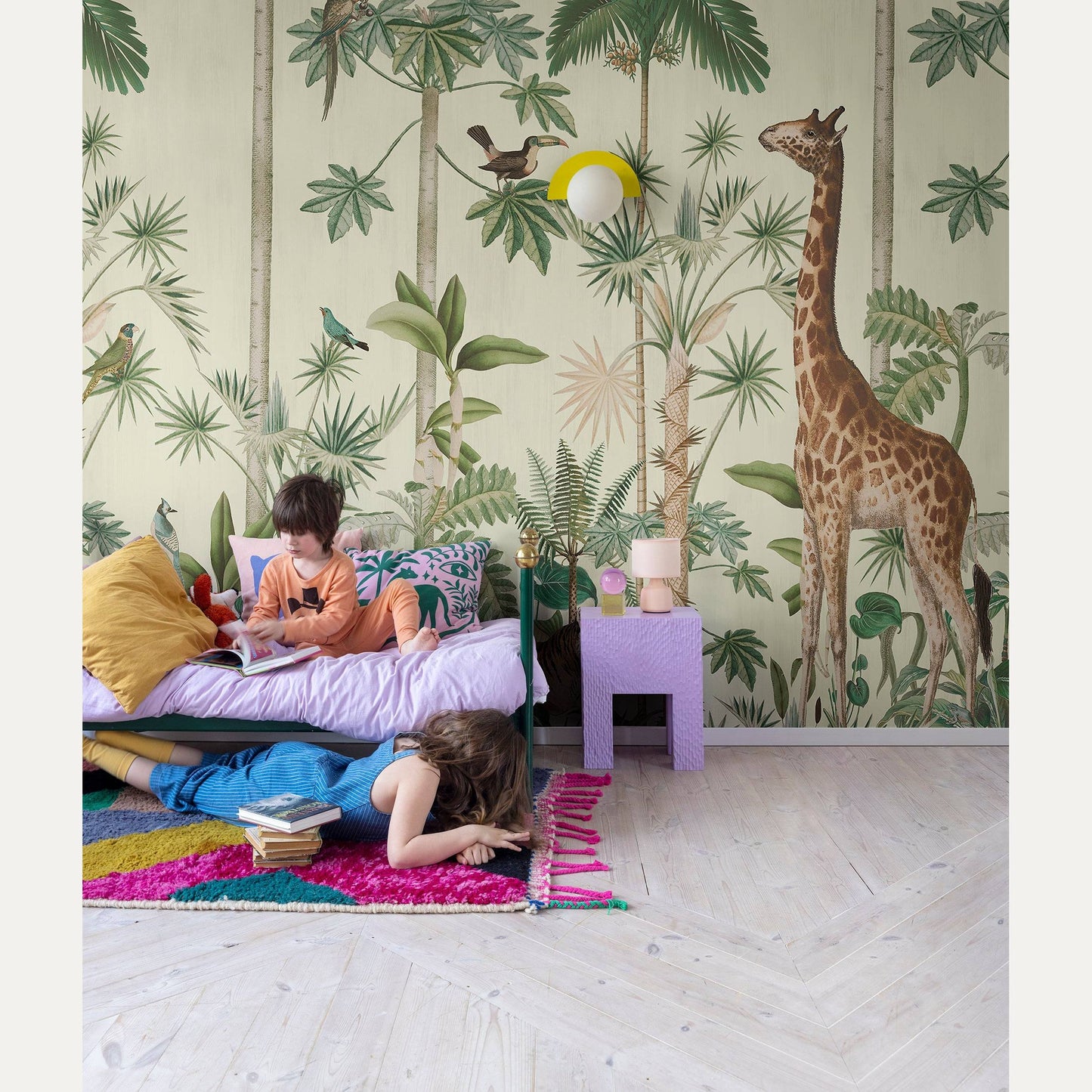 Kuvatapetti Giraffe's Stroll