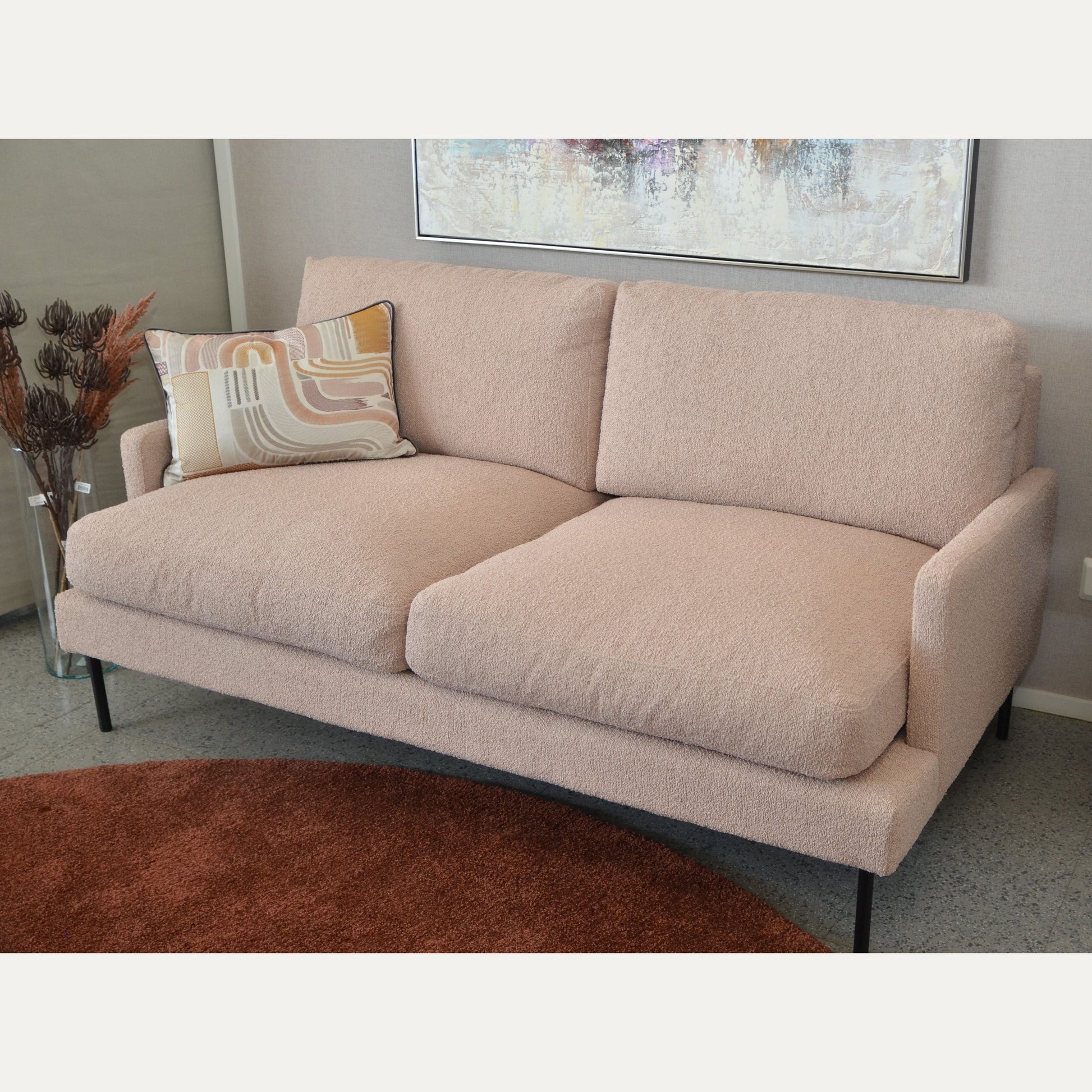 Vaaleanpunainen sohva