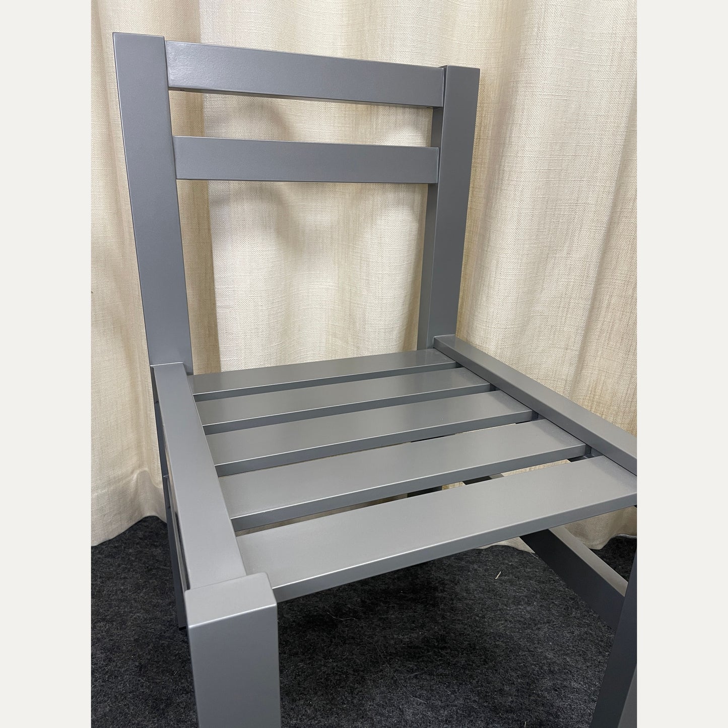 Alumiinituoli ulkokäyttöön, harmaa + istuintyyny