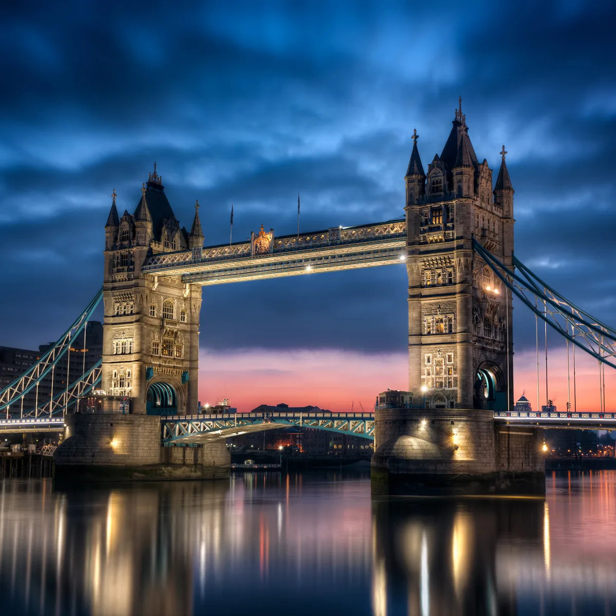 Tapetti Tower Bridge