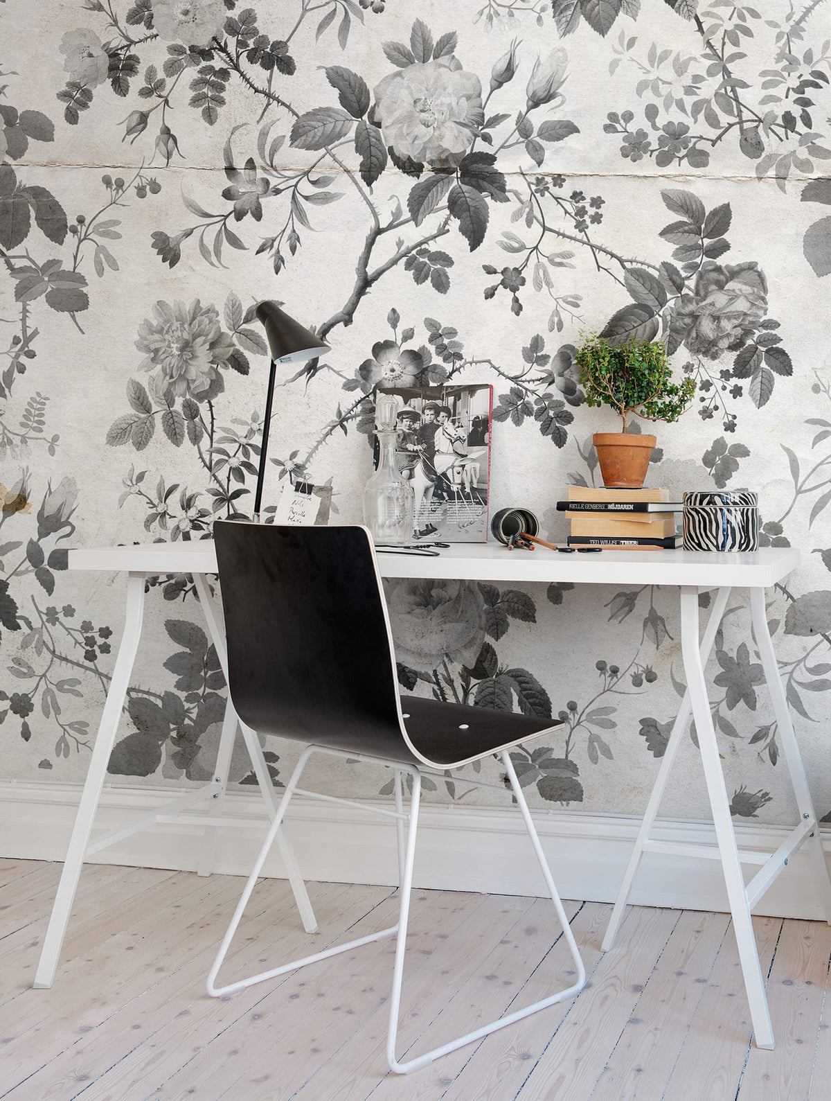 Tapetti Rosegarden, Black