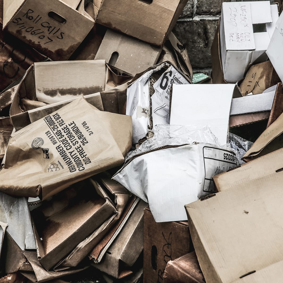 Tapetti One Mans Trash (Is Another Mans Treasure)