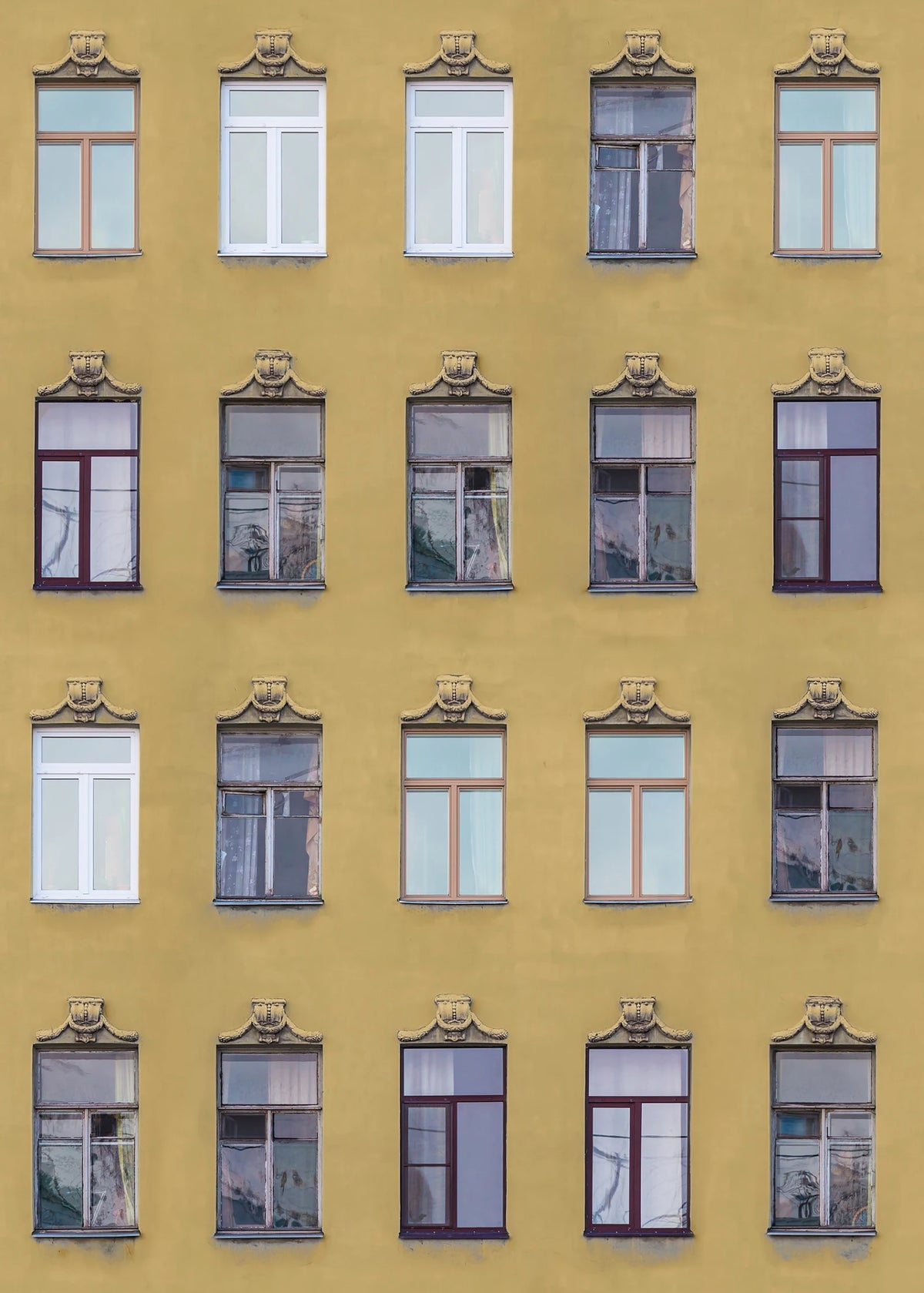 Tapetti Window Row, Saffron Street