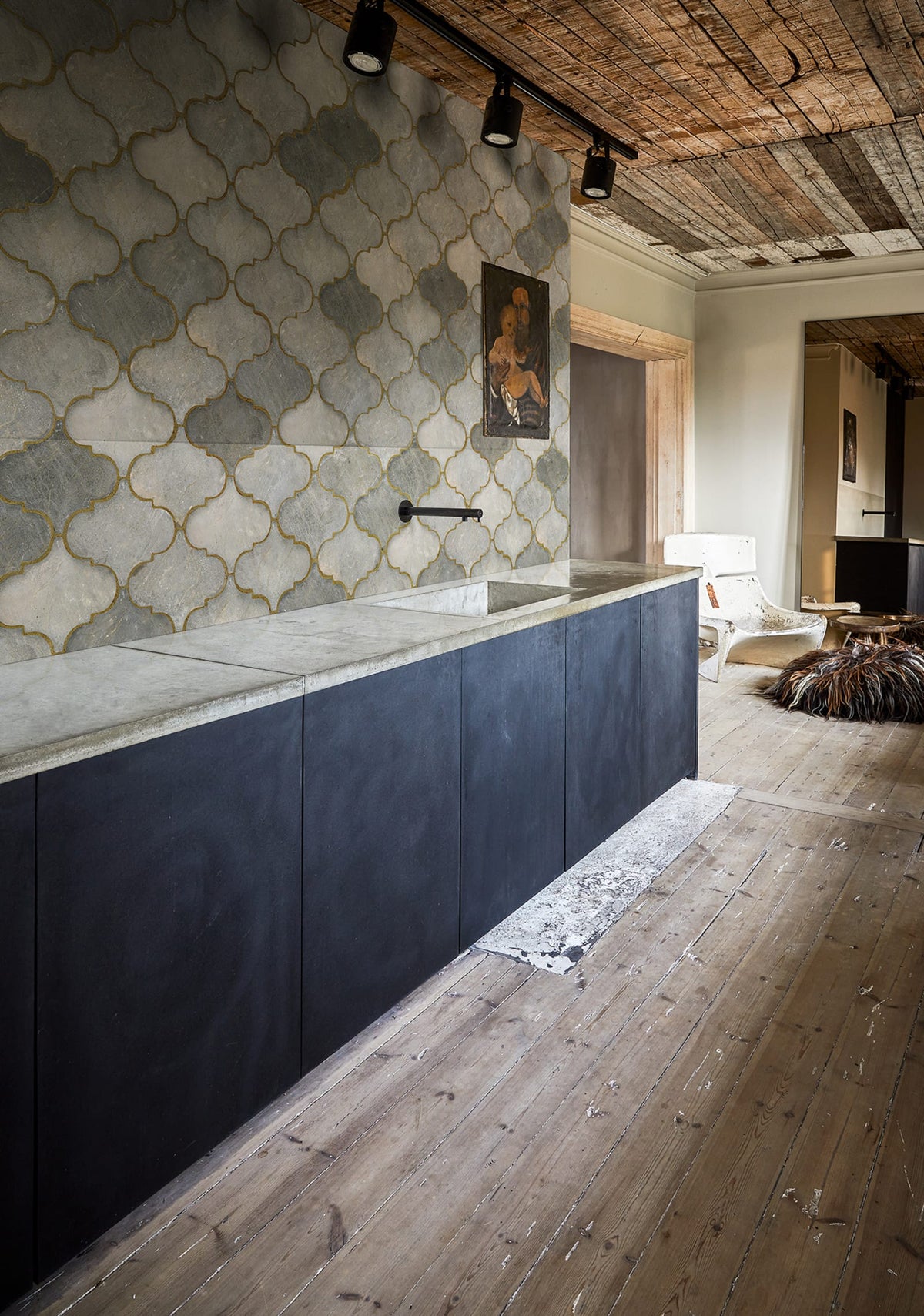 Tapetti Midar, Sand