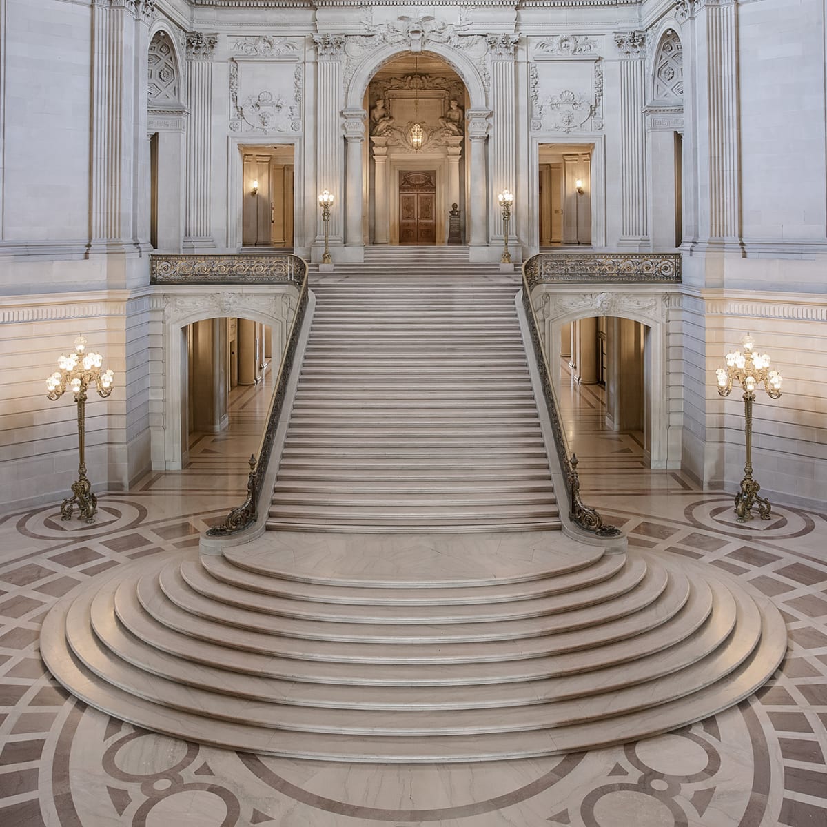 Tapetti Majestic Staircase