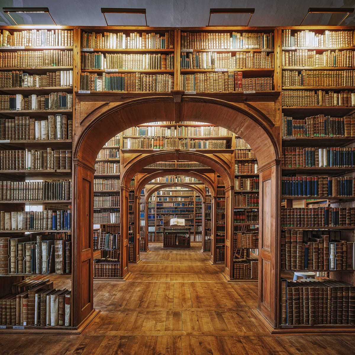 Tapetti Vintage Library