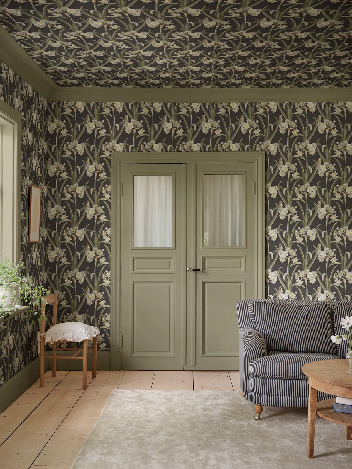 Tapetti Lilian, Charcoal