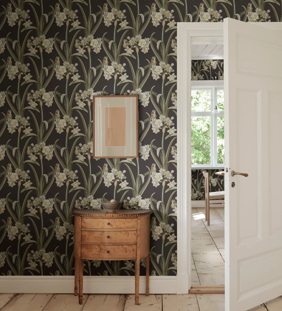 Tapetti Lilian, Charcoal